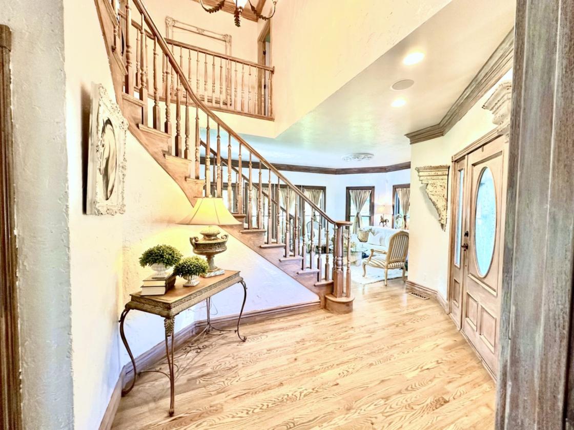 Enchanting Equestrian Estate with Covered Riding Arena - photo 10