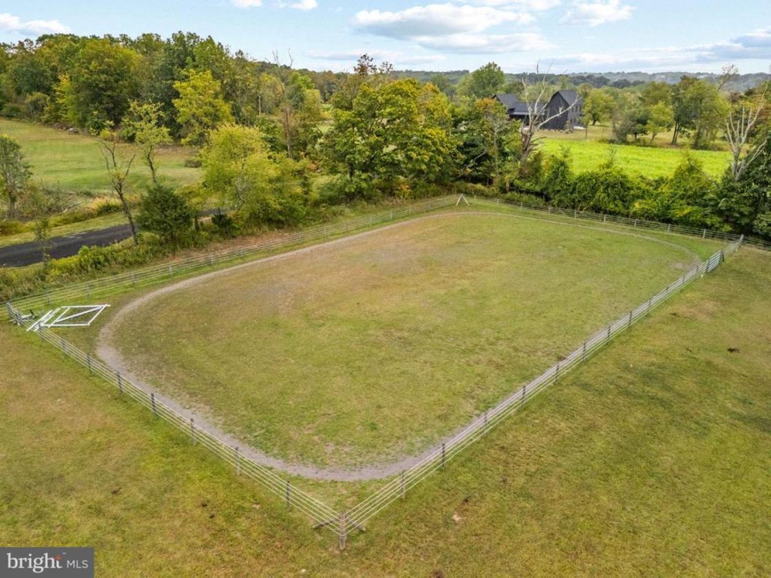 Luxury Equestrian Estate with 4-Stall Barn & Arena - photo 28