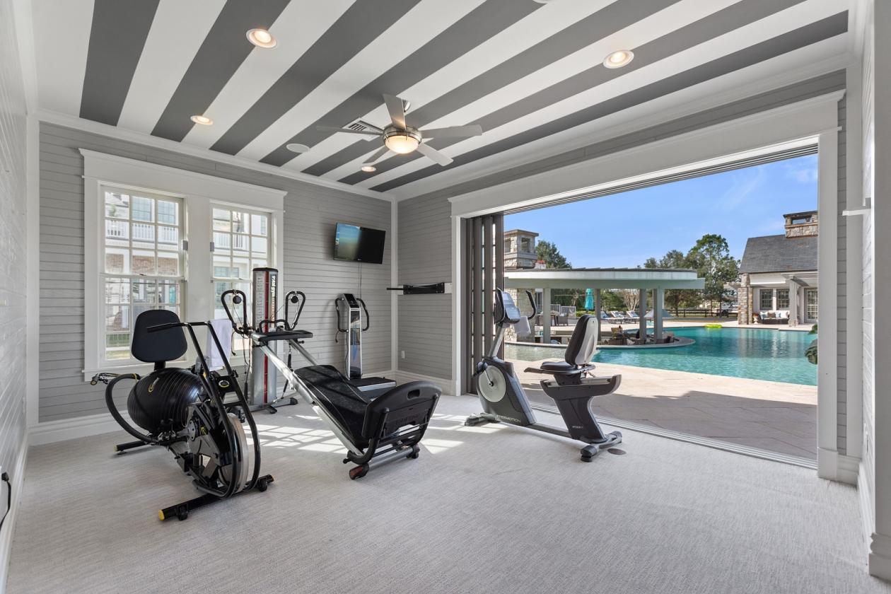 Zoelyon | Equestrian Estate with 5 Stall Barn - photo 25