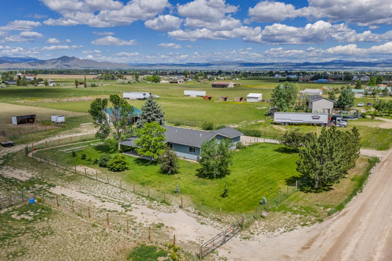 Charming Horse Property on 4.1 Acres - photo 4