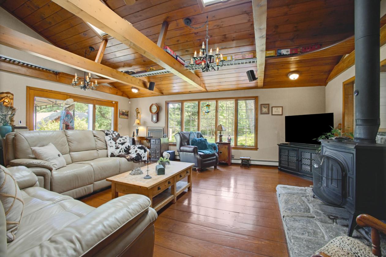13.5-Acre Equestrian Farm with 12-Stall Barn - photo 15