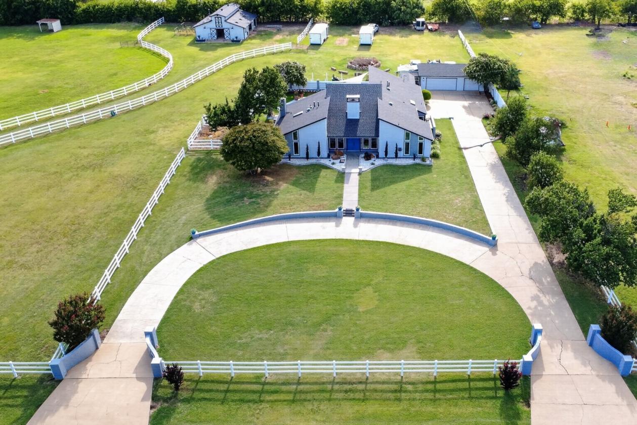 3.8 Acres Just Minutes Away from the City - photo 1