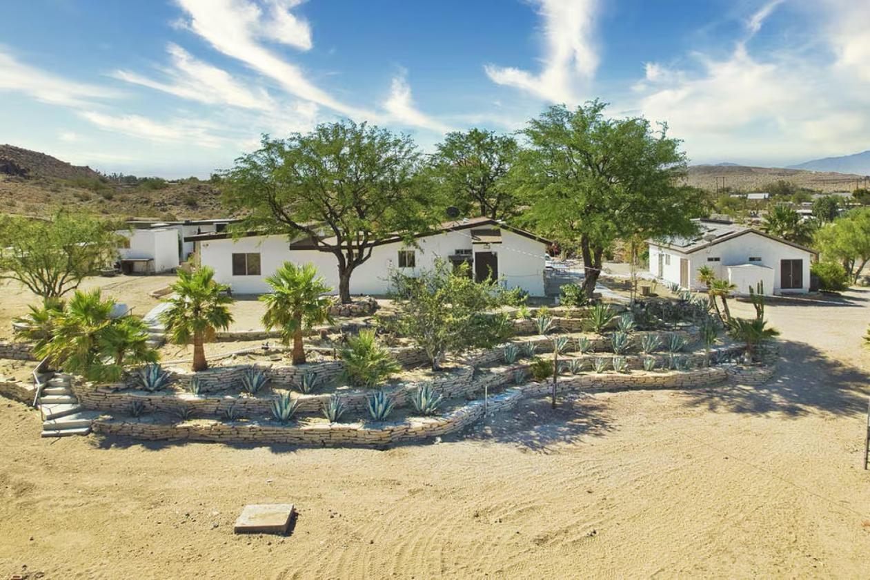 Equestrian Ranch, Two separated homes on 5 acres - photo 4