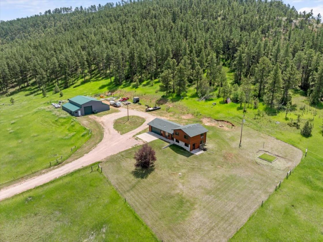 MOVE IN READY, 24+ ACRES, FULLY FENCED - photo 1