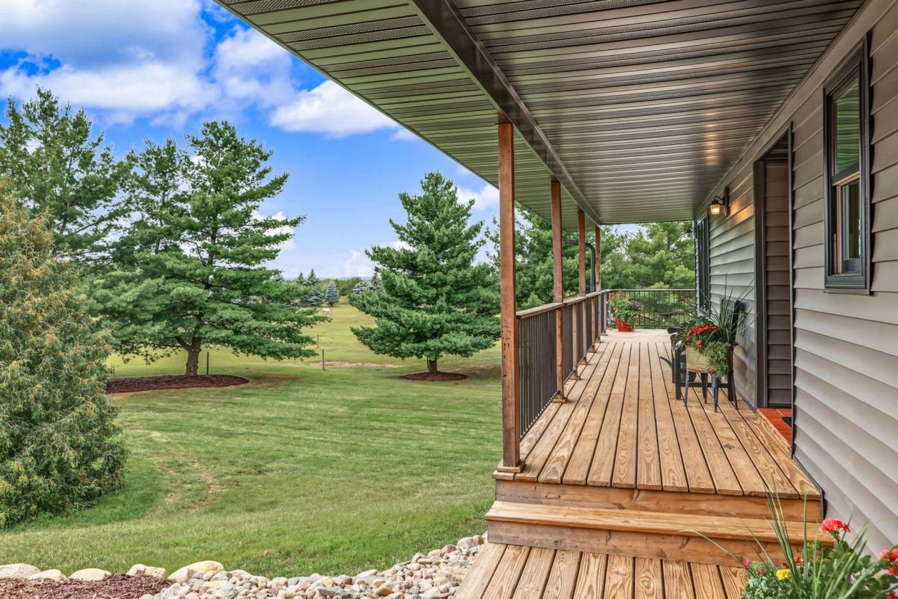 Gorgeous home on 10 acre equestrian property - photo 4