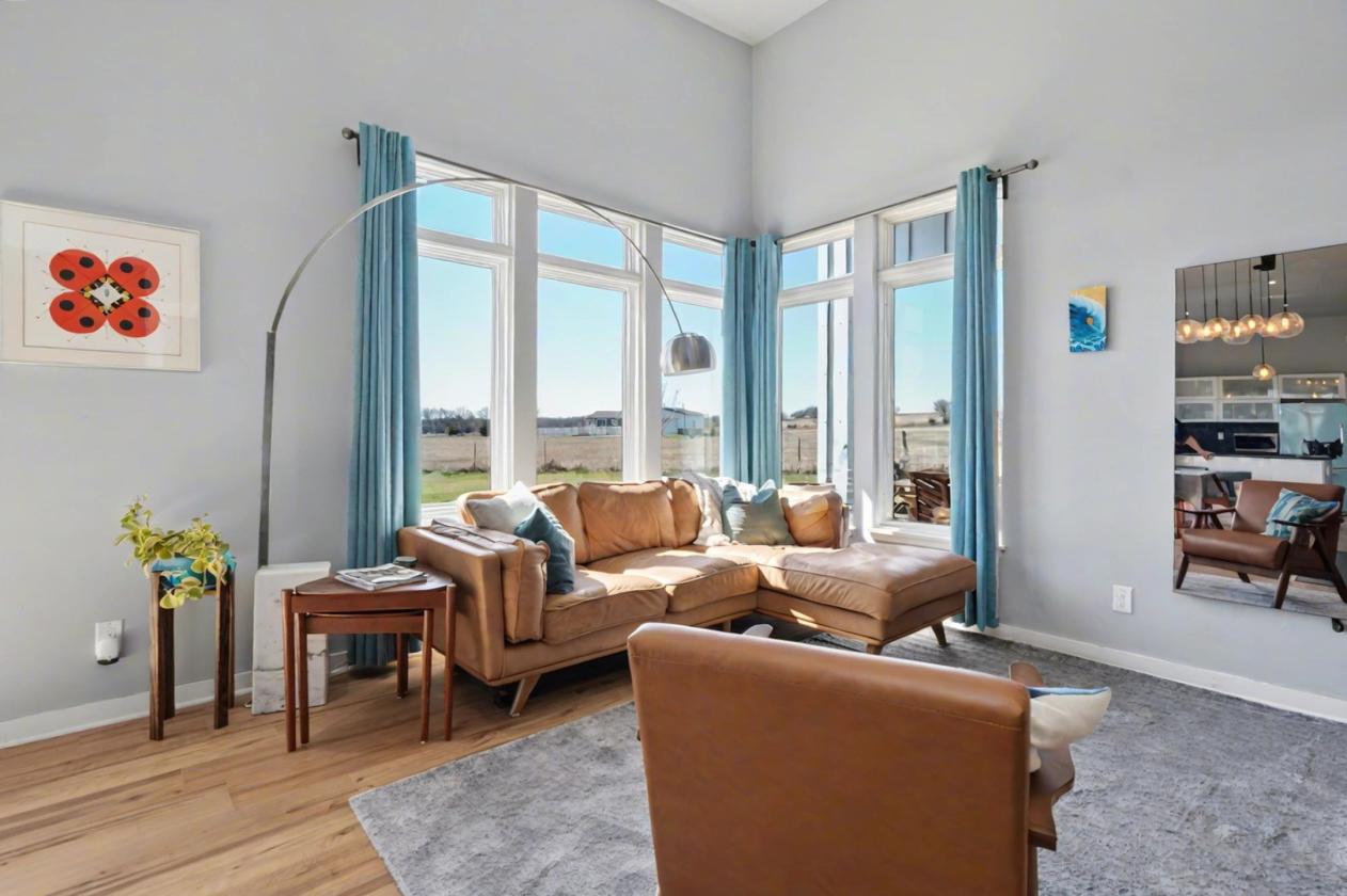 17 ac Contemporary Home w Solar Ready for Horses! - photo 4