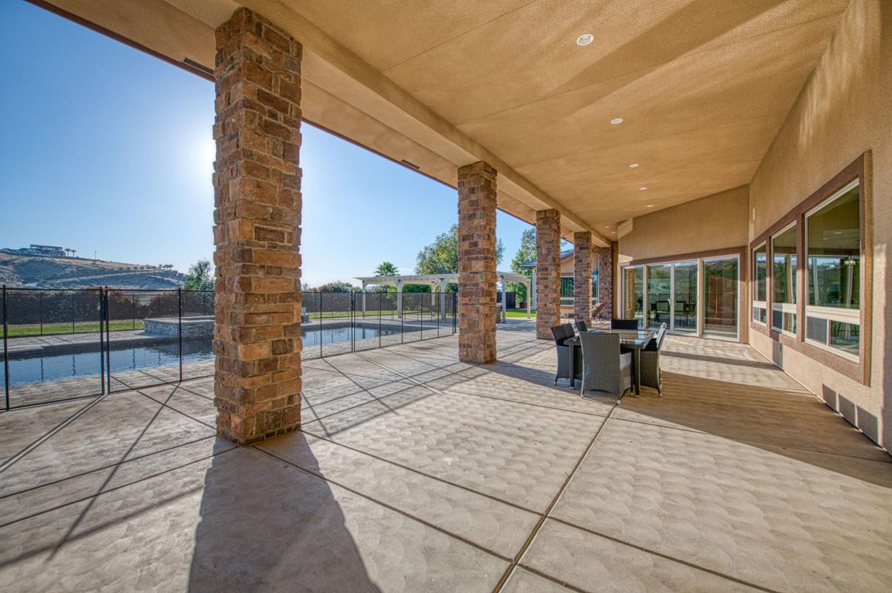 Stunning Home with Scenic 20 Acres Horses Allowed - photo 26