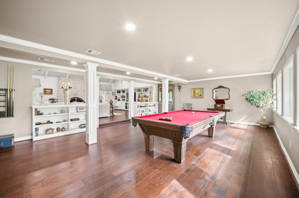 Luxury Home with Horse stables and Land - photo 17