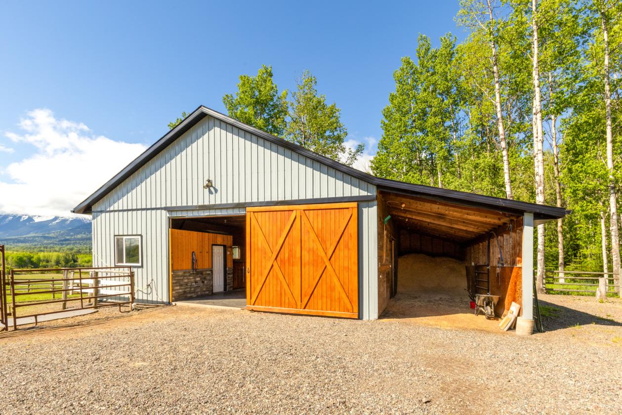 Luxury Equestrian Acreage - indoor/outdoor arenas - photo 15