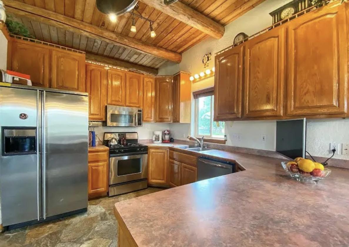 Mountain Views, horses and a beautiful home - photo 7