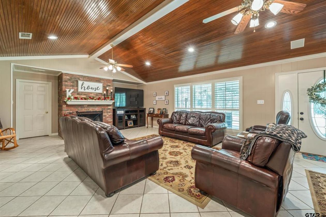 Peaceful country living on 9.6 acres - photo 12