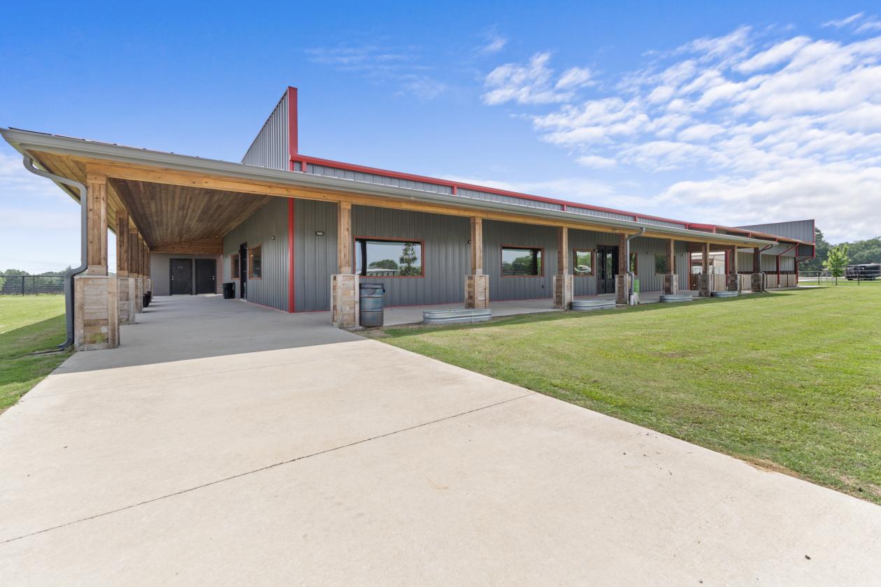 64 ACRE EQUASTRIAN RANCH WITH ARENA IN EAST TEXAS - photo 8