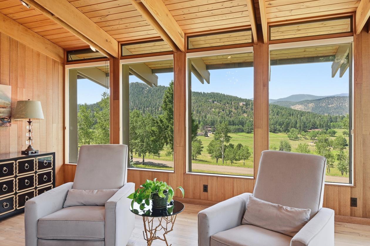 MCM Architecture & Mountain Views! - photo 9