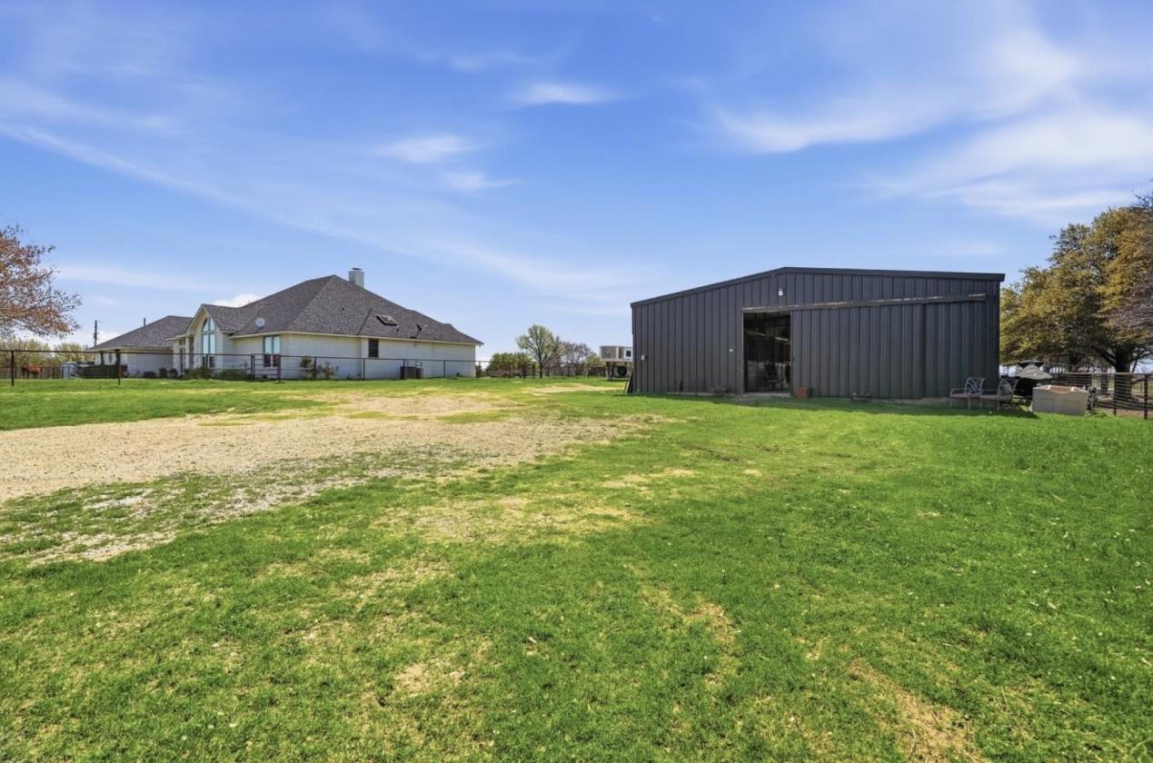 Gorgeous Parker County Ranchette on Nearly 3 acres - photo 20