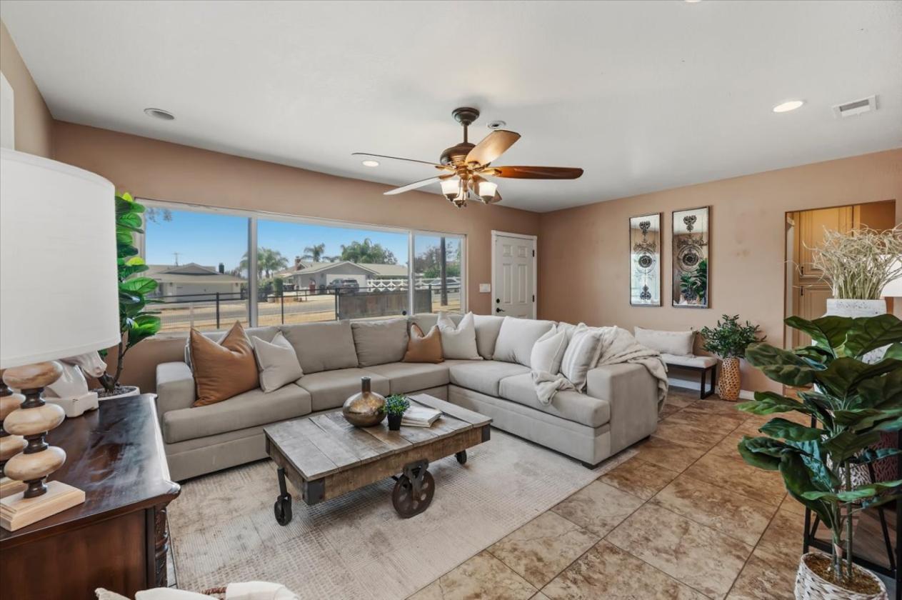 HORSE PROPERTY WITH 20 STALLS ON 1.4 ACRES - photo 4