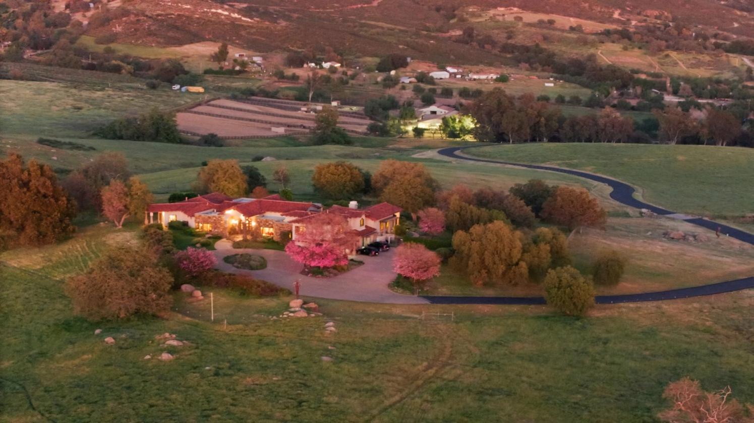 Luxury Equestrian Estate, Resort home, 352 Acres - photo 1