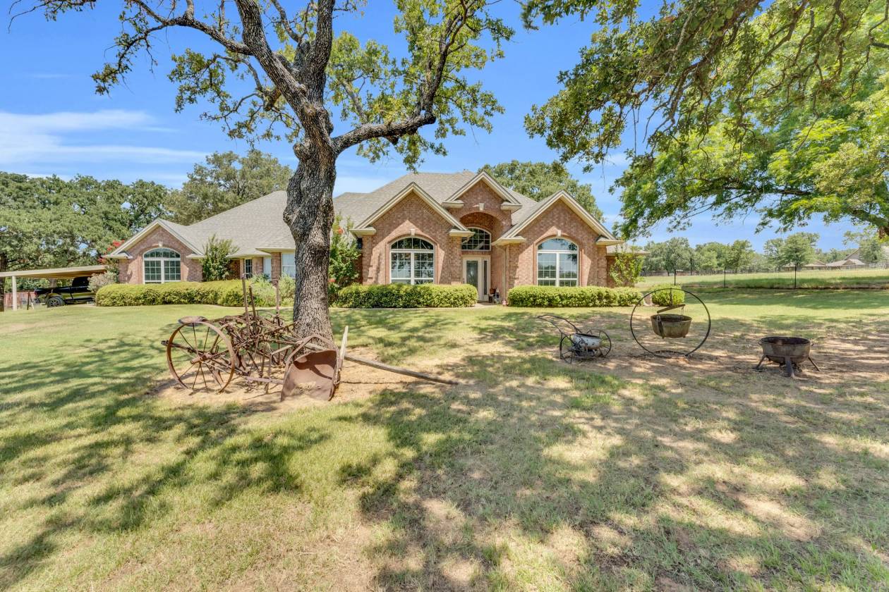 Horse Property for sale.