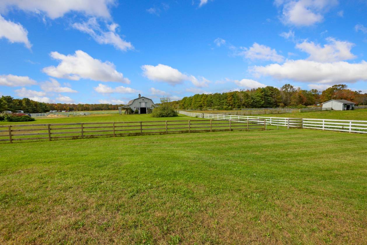 Rare Find Farm House with 106 acres in New Jersey Newfield