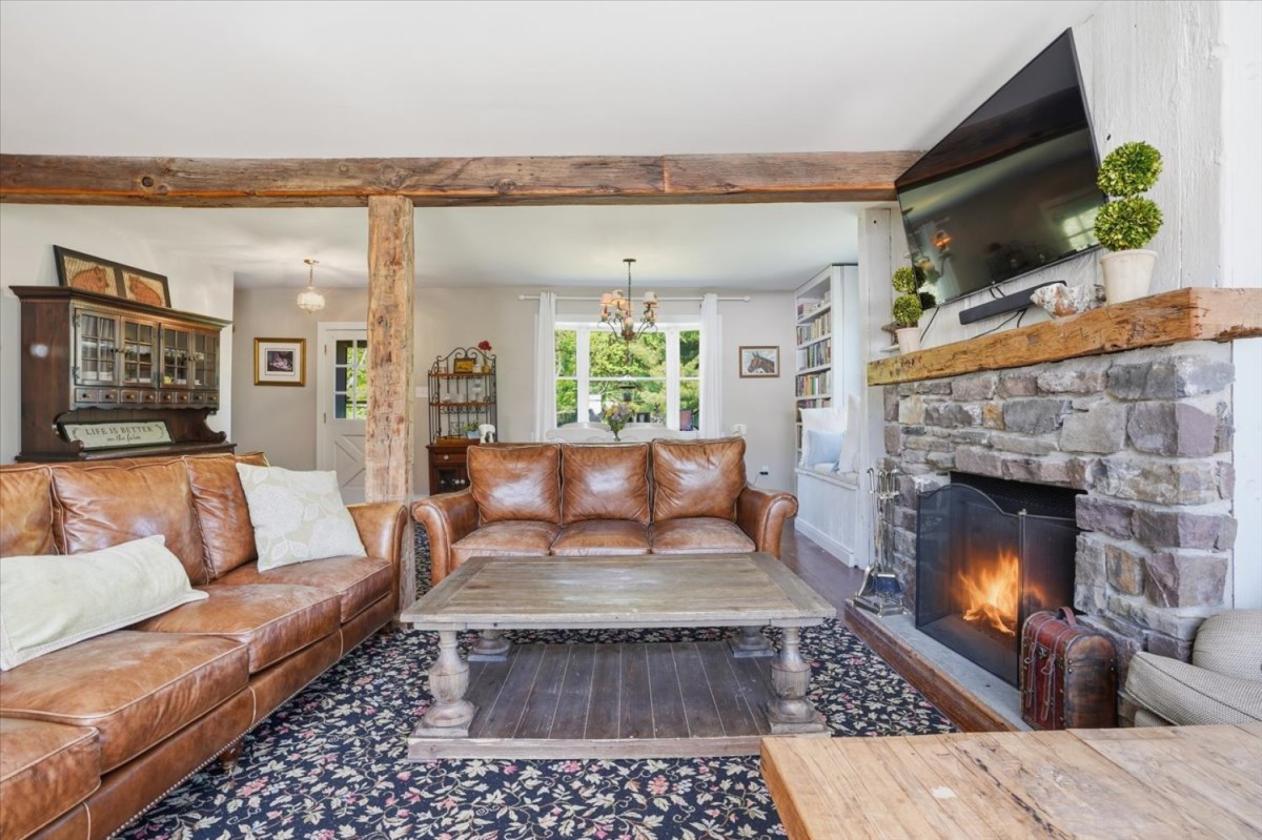 Equestrian estate w/ luxury barn & carriage house - photo 13