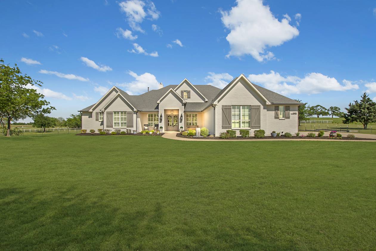 Located in horse country in Denton County - photo 2