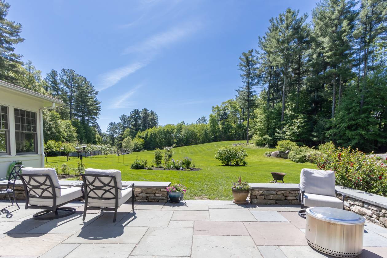 Equestrian property set on 32 acres in Holliston - photo 4