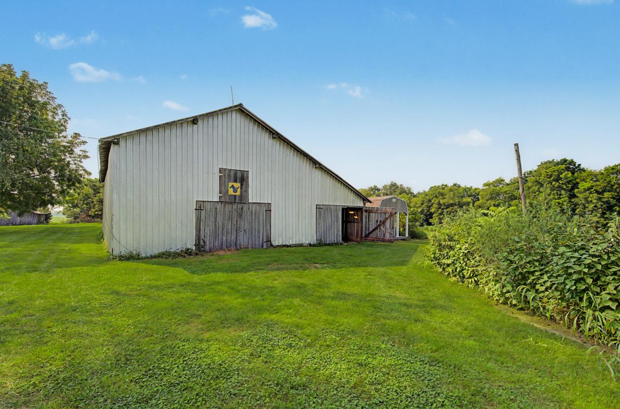 GORGEOUS PROPERTY WITH 12.72 ACRES - photo 9