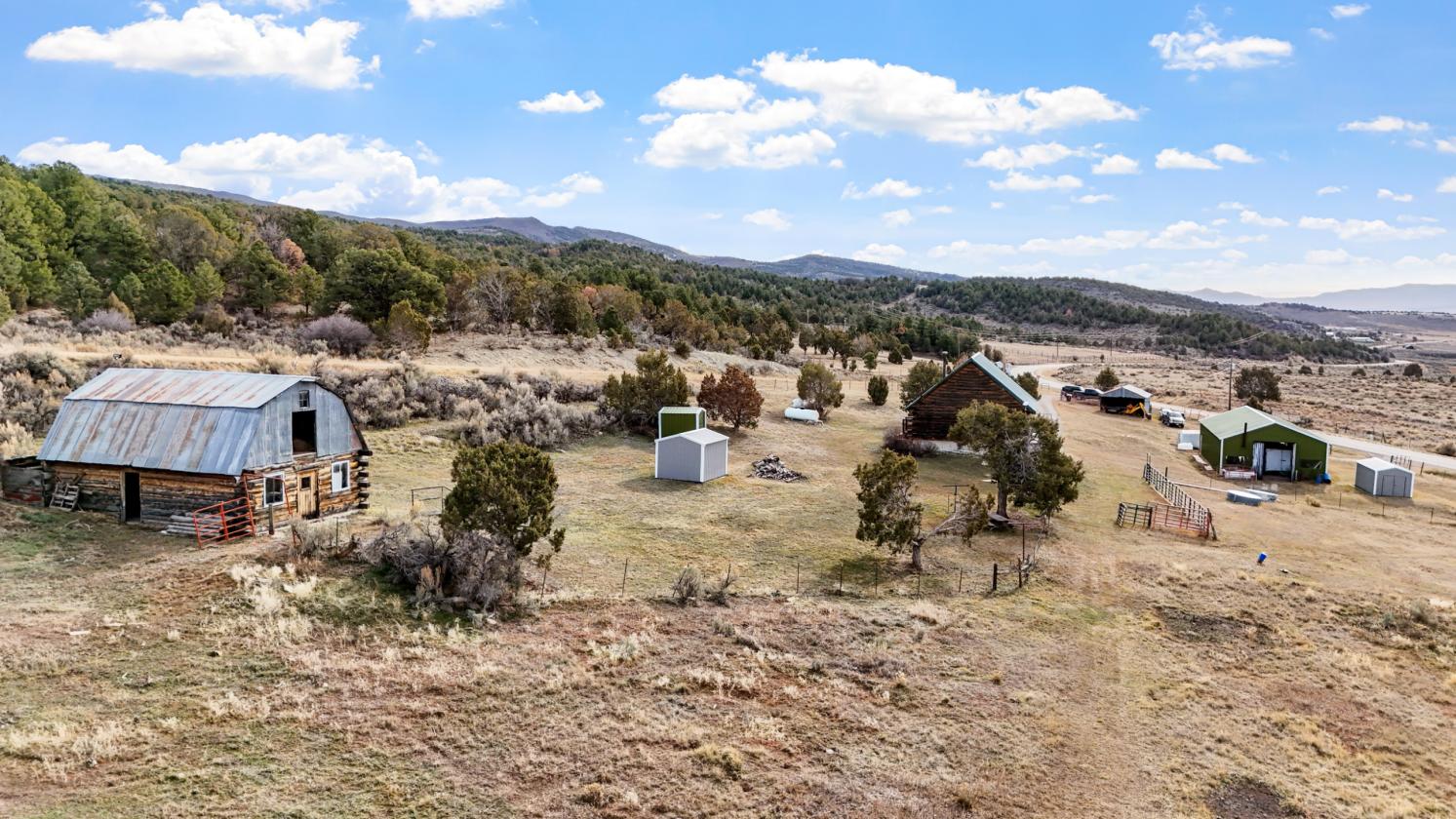 Rustic Log Cabin with Panoramic Views - photo 15