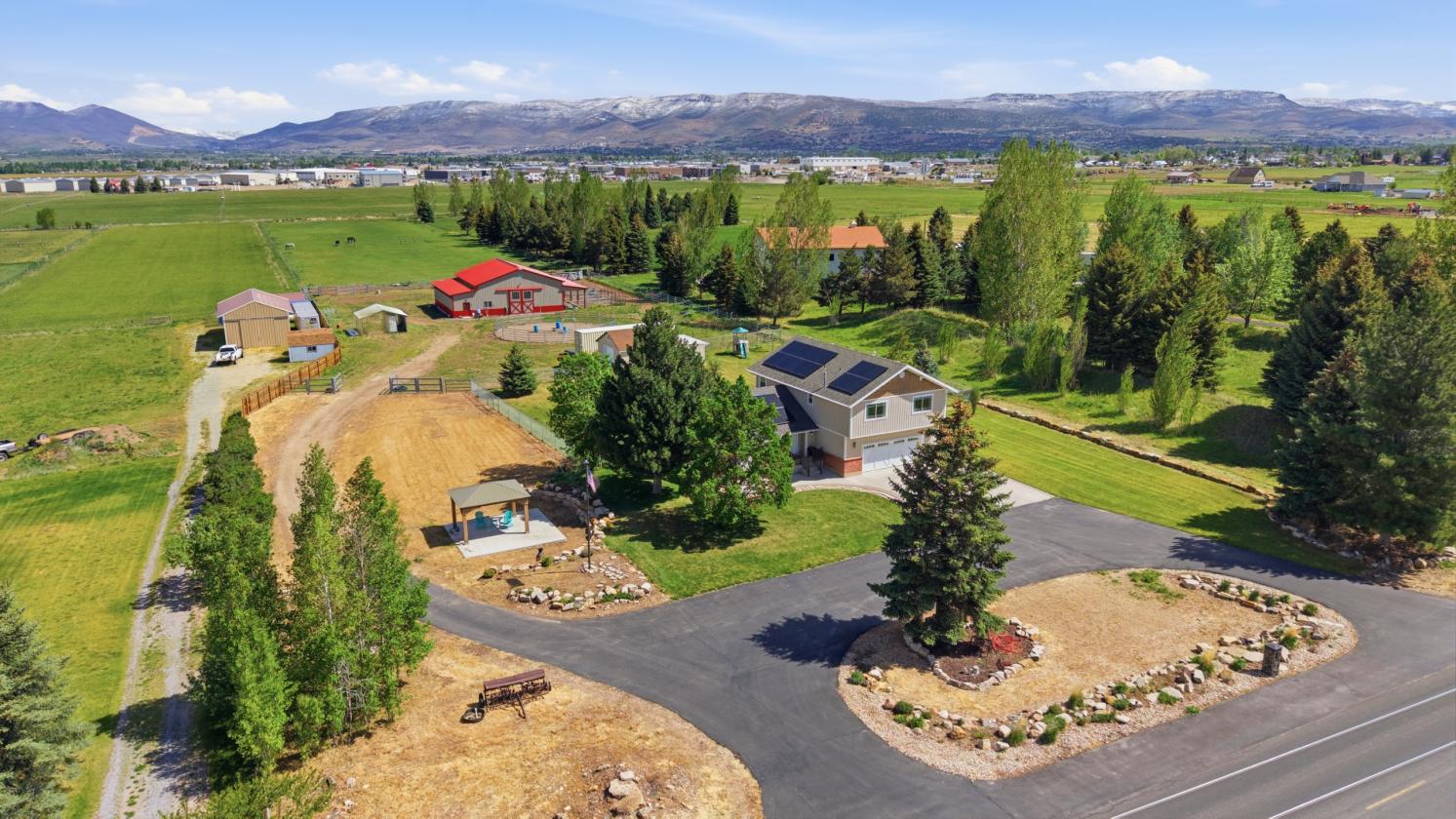 Amazing horse property - photo 8