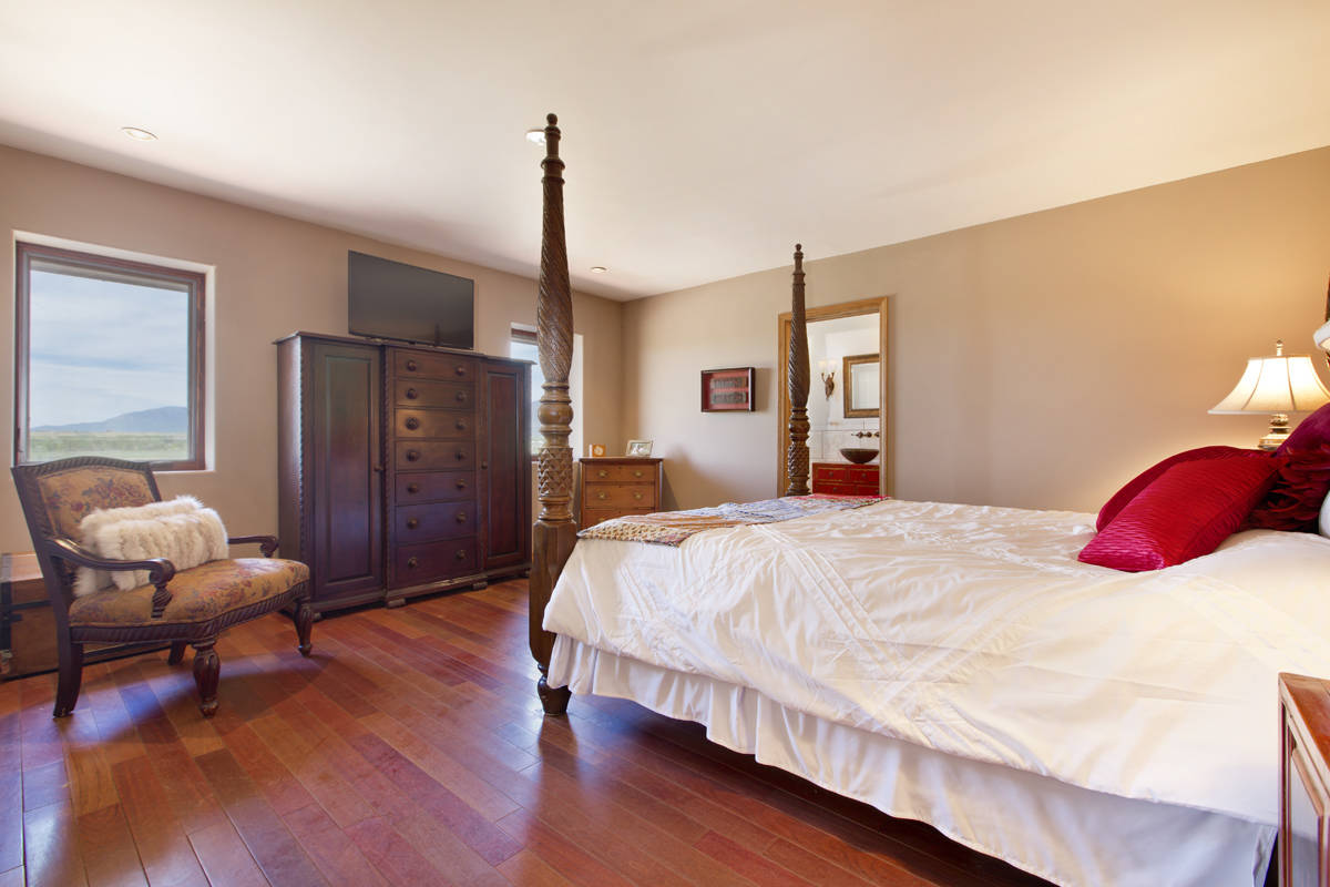 Rare Equestrian Ranch in the Taos Valley with Water Rights Taos, Taos