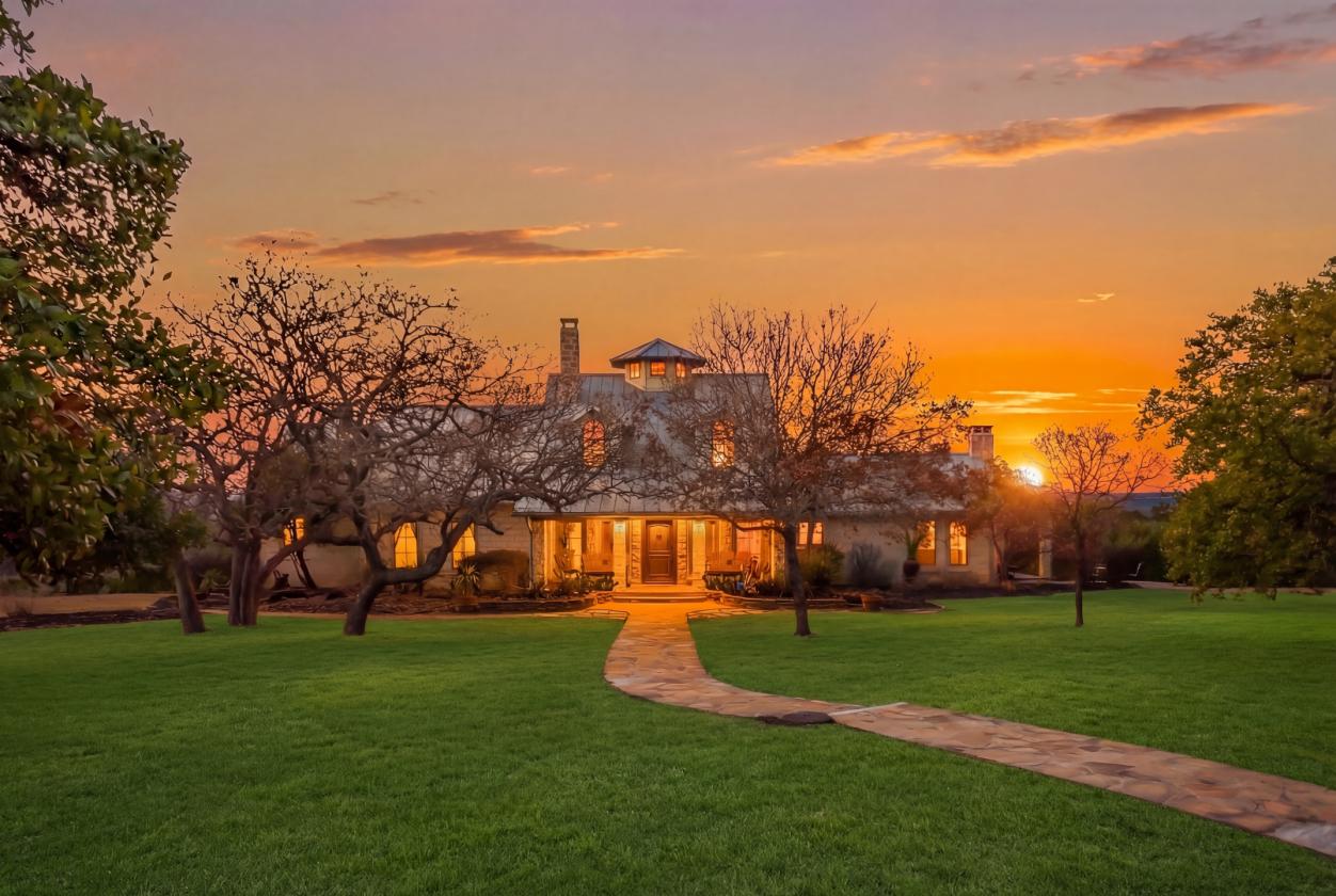 Luxury Equestrian Living on 29+ Acres with Views - photo 1