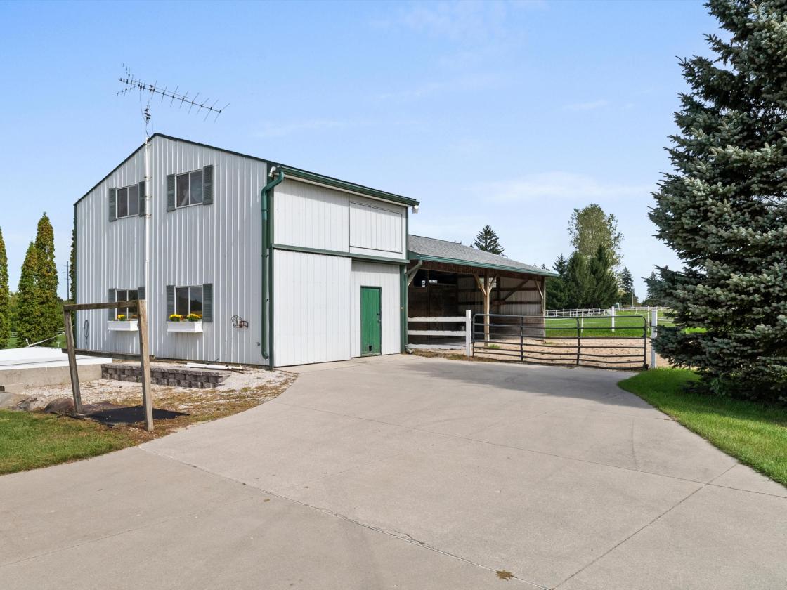 15 Acres Equestrian Living – Barn Arena Round Pen - photo 20