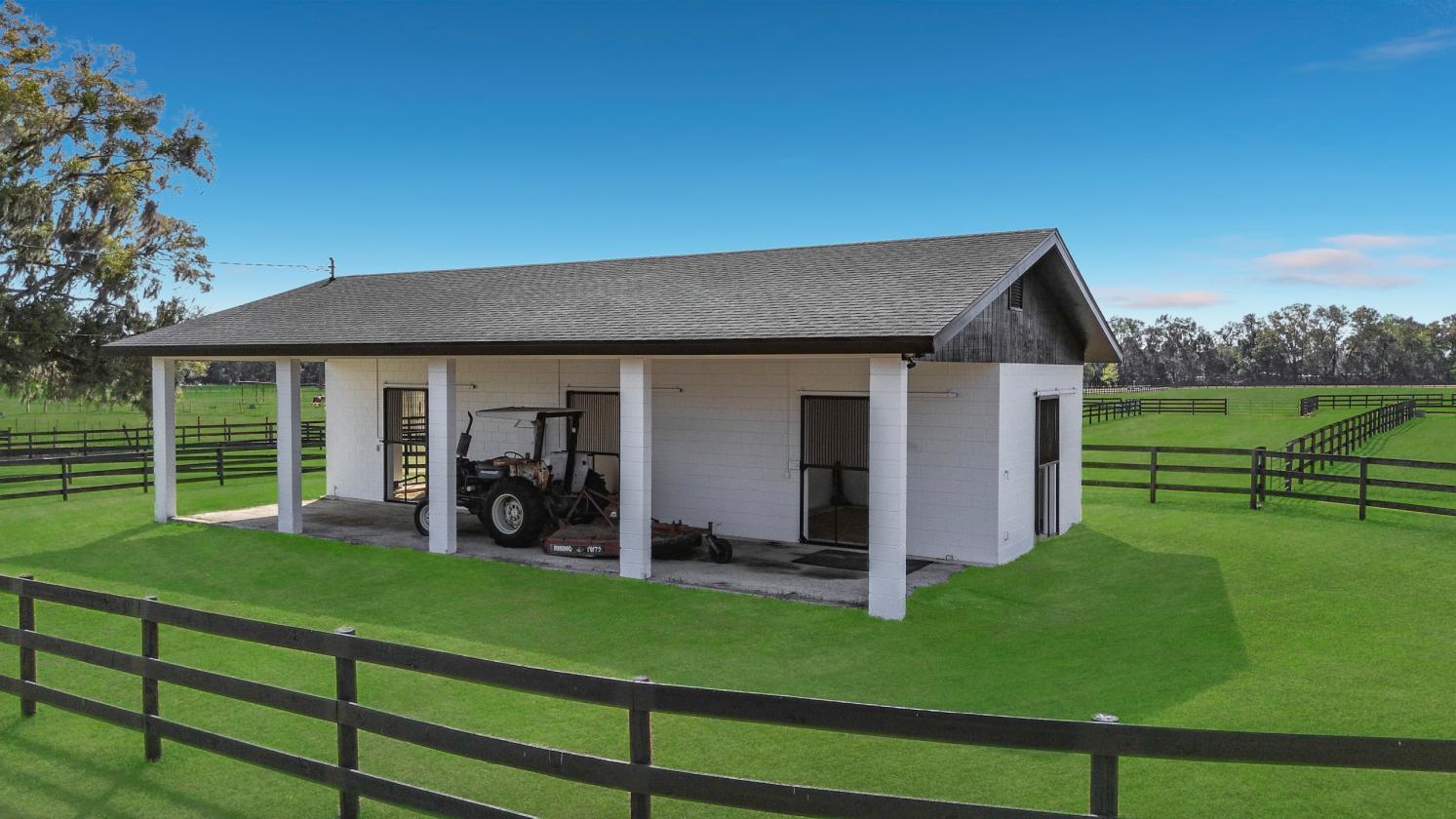 Experience Ocala Horse Country Living! 14.1 Acres - photo 9
