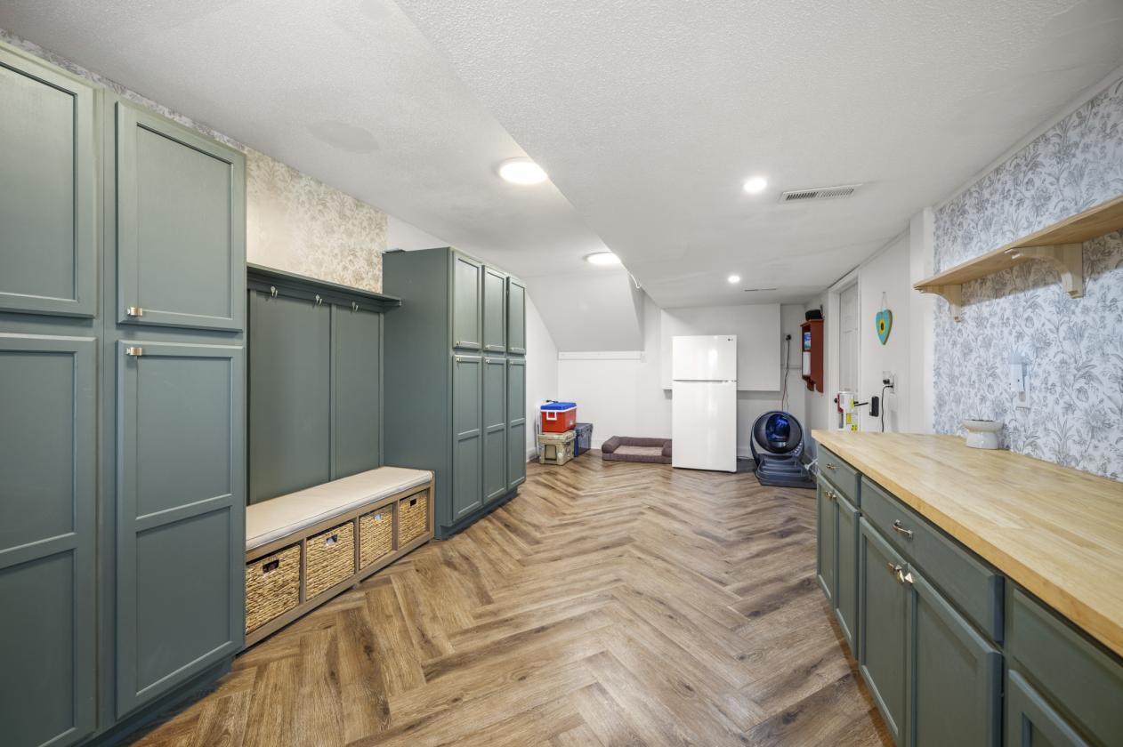 Full Remodeled Home w/6.6 Acres, 1 Mi from Bypass - photo 26