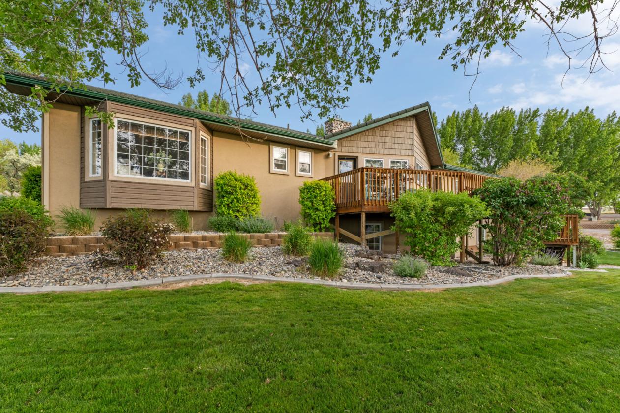 Legacy Equestrian Property with Jaw Dropping Views - photo 16