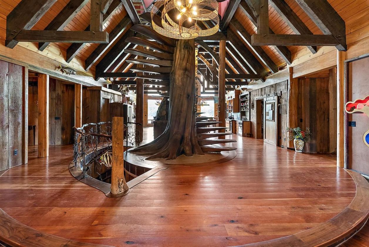 Extraordinary 160 Acre Private Estate - photo 4