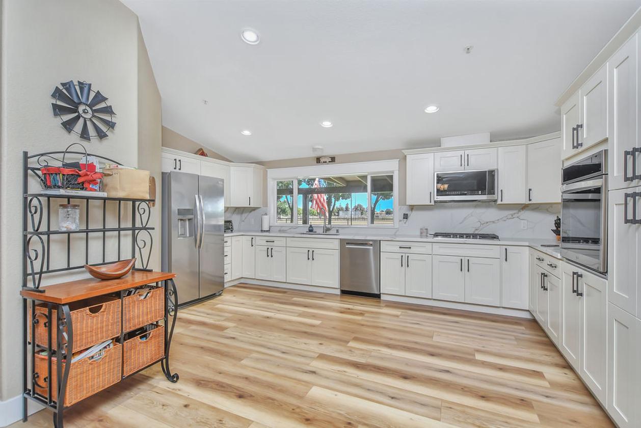 Premier Roping Property | Lighted Arena & Chute - photo 11