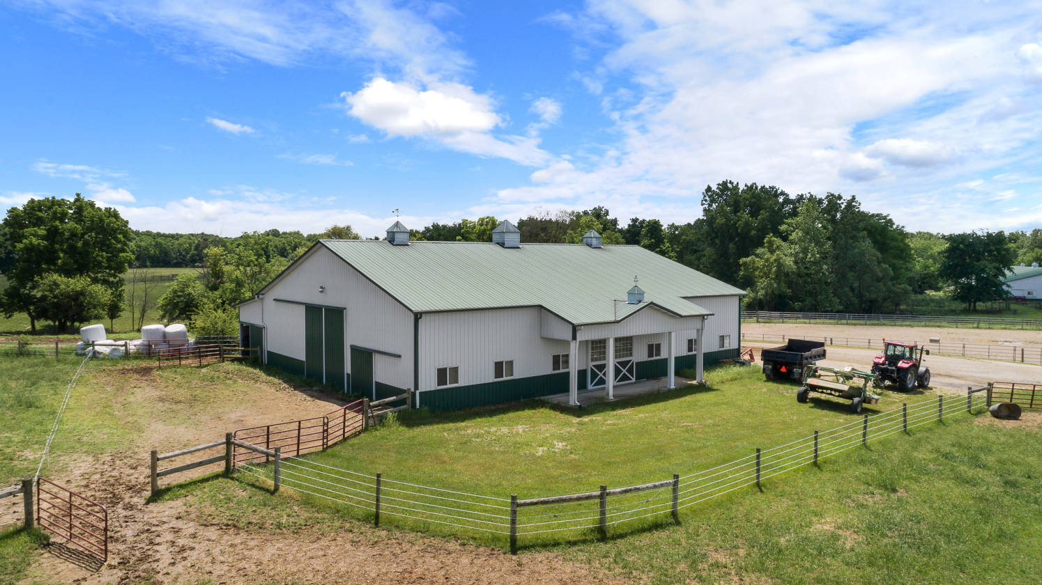 25 +/ acres Horse and Cattle Farm Roanoke, Huntington County