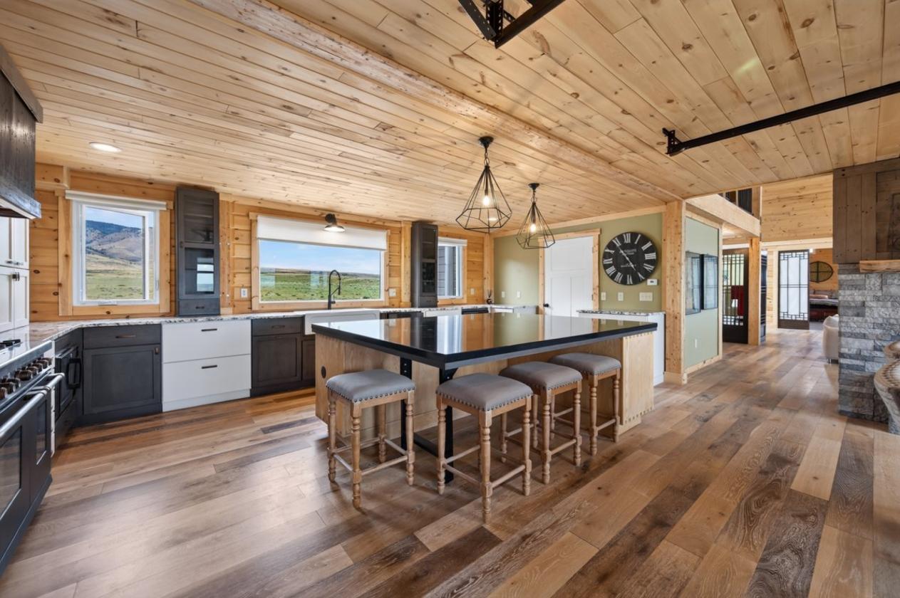 Unique Construction like no other in Wyoming! - photo 11