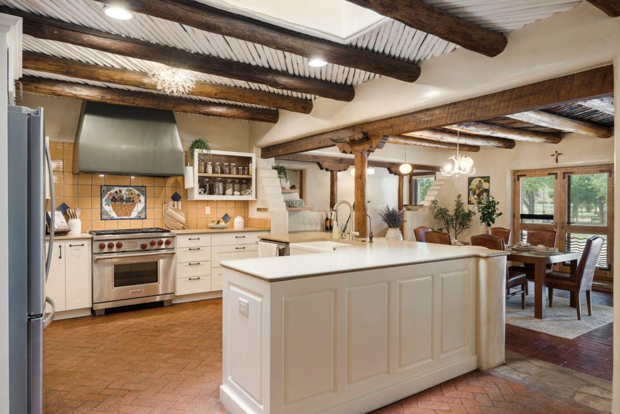 Refined Rural Living with Equestrian Facilities - photo 10