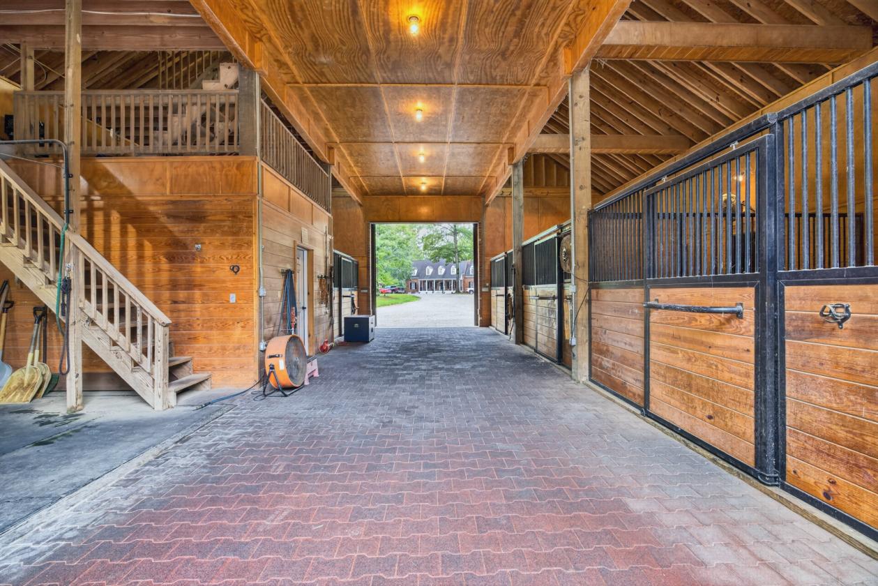 LOOKING for a 36 Equestrian Estate w/ guest house? - photo 15