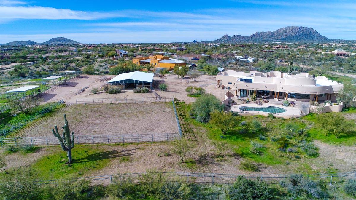 Scottsdale / Rio Verde Foothills / 5 Acre Equine Estate Scottsdale, Maricopa County, Arizona