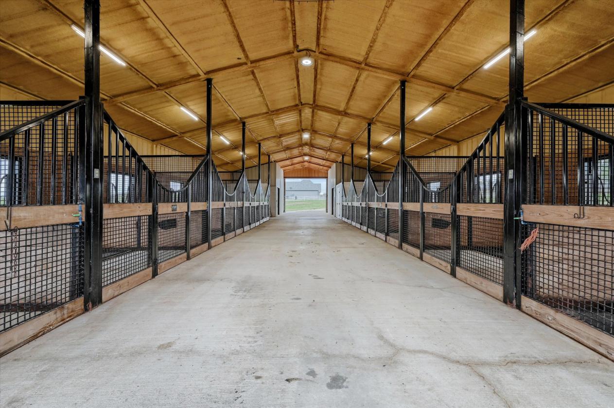 Breathtaking 20+ acre paradise for equestrians - photo 26
