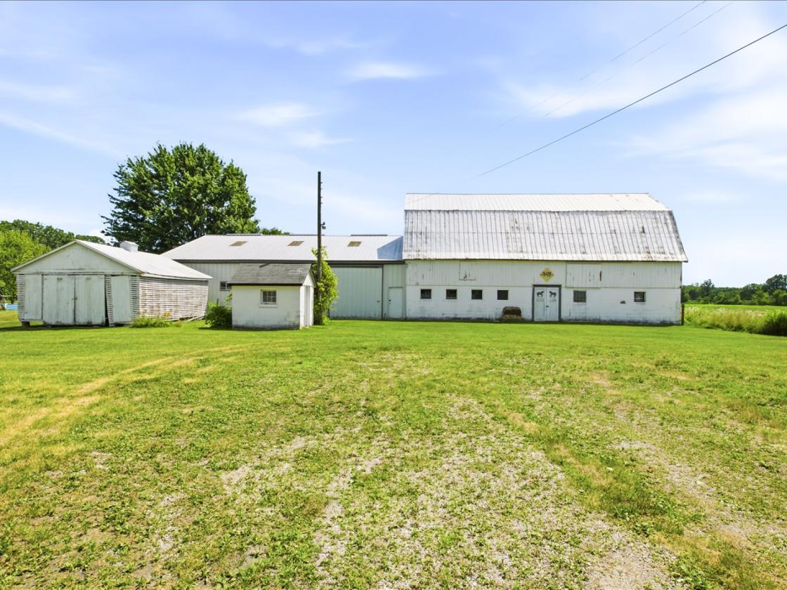 17.8 ACRE EQUESTRIAN FACILITY! - photo 8