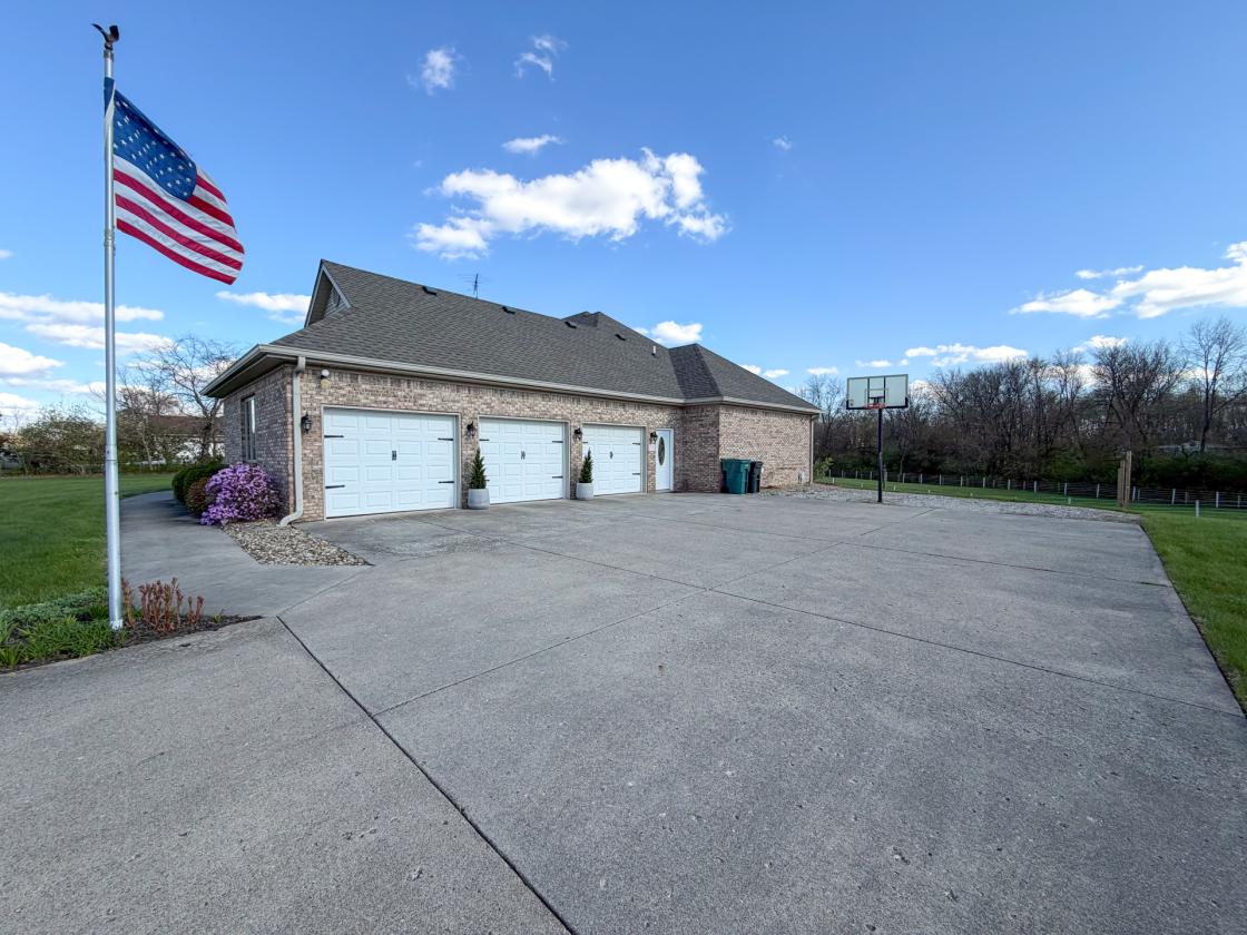 Traditional Ranch with Basement and Barn - photo 8