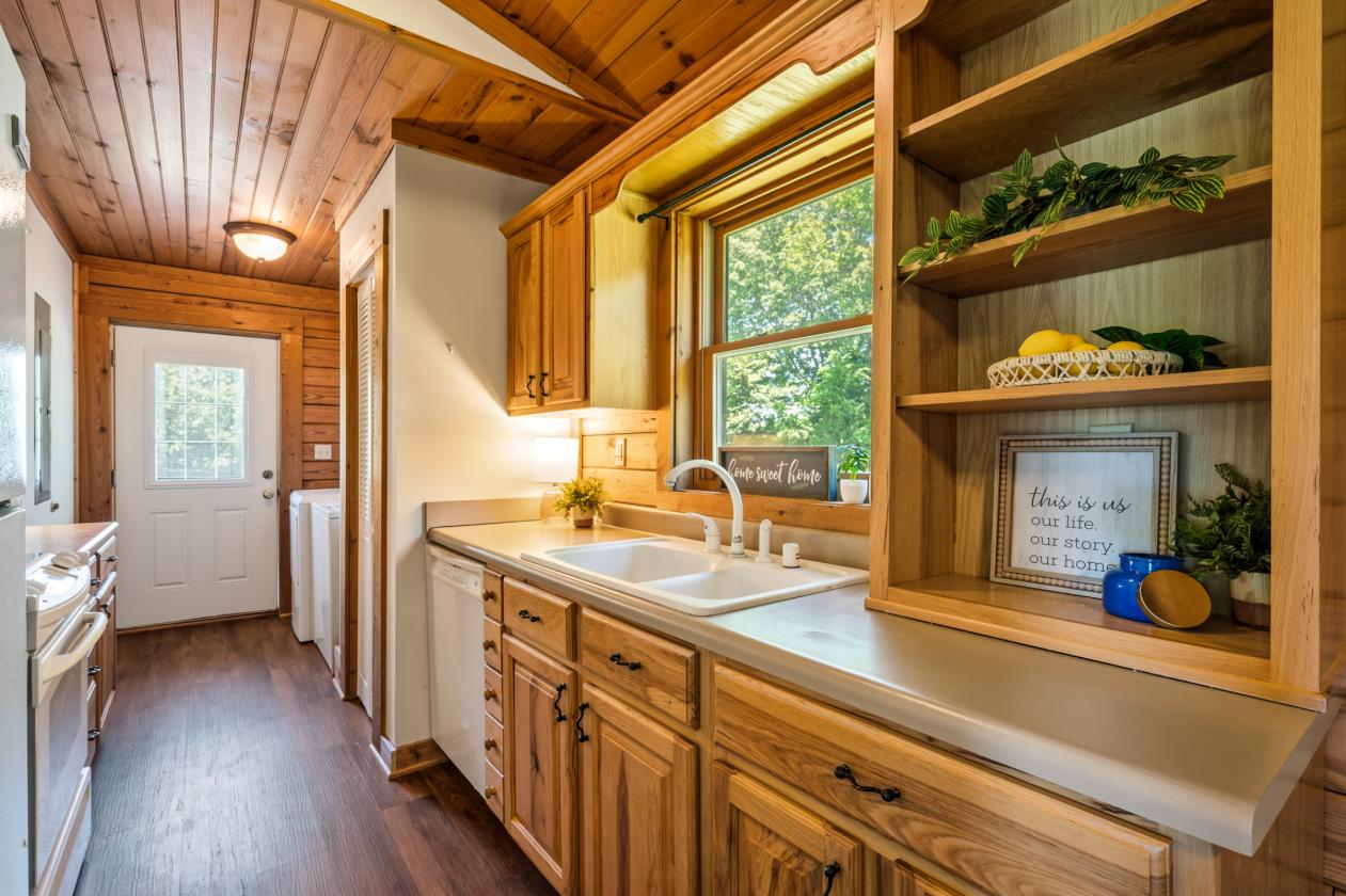Log cabin nestled on 8.2 picturesque acres - photo 16