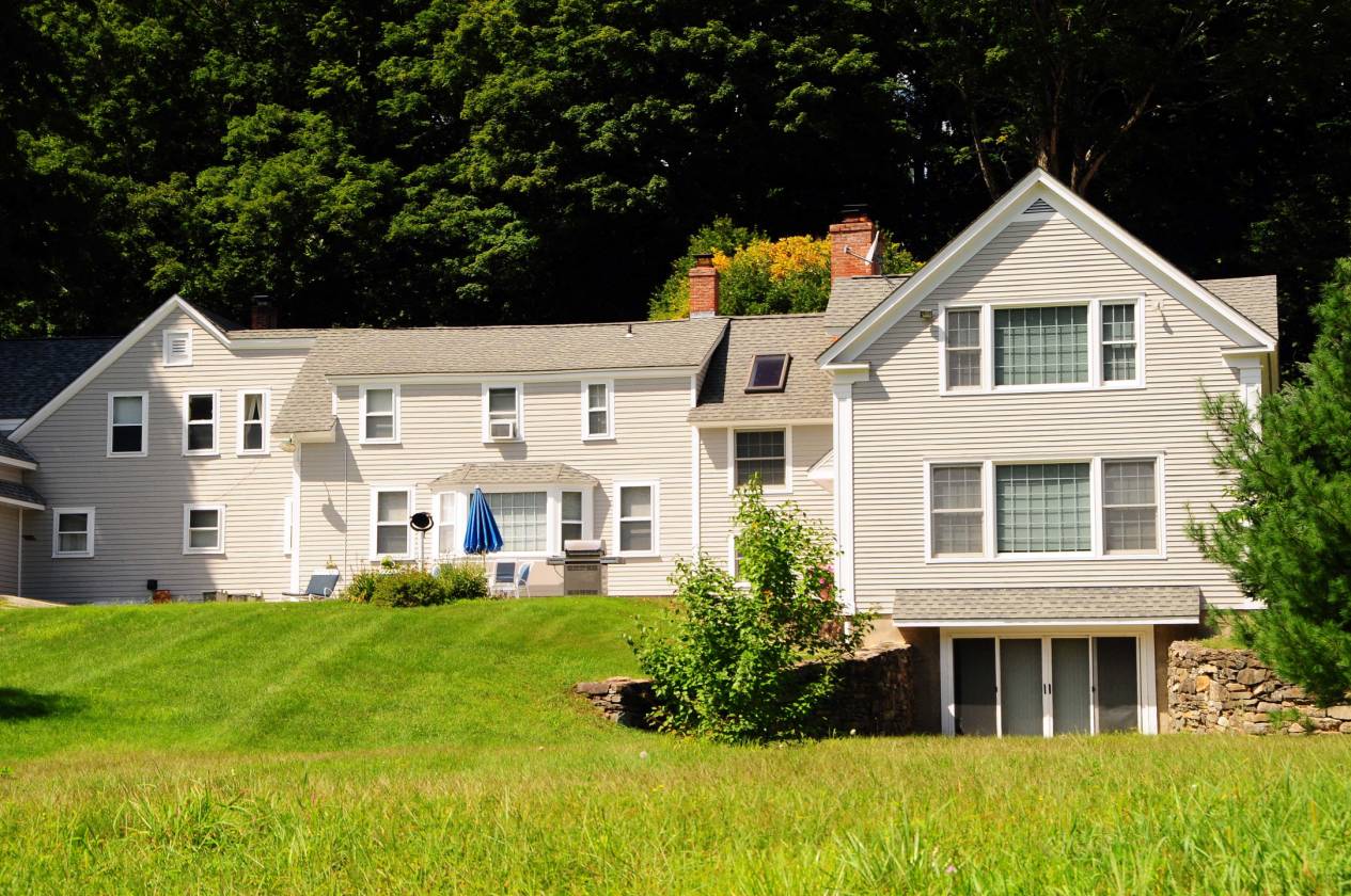 Spectacular equestrian estate in beautiful Vermont river valley