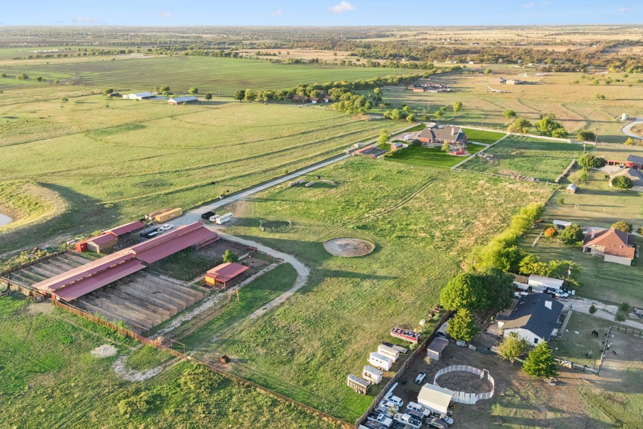 Premier Equestrian Facilities - photo 5