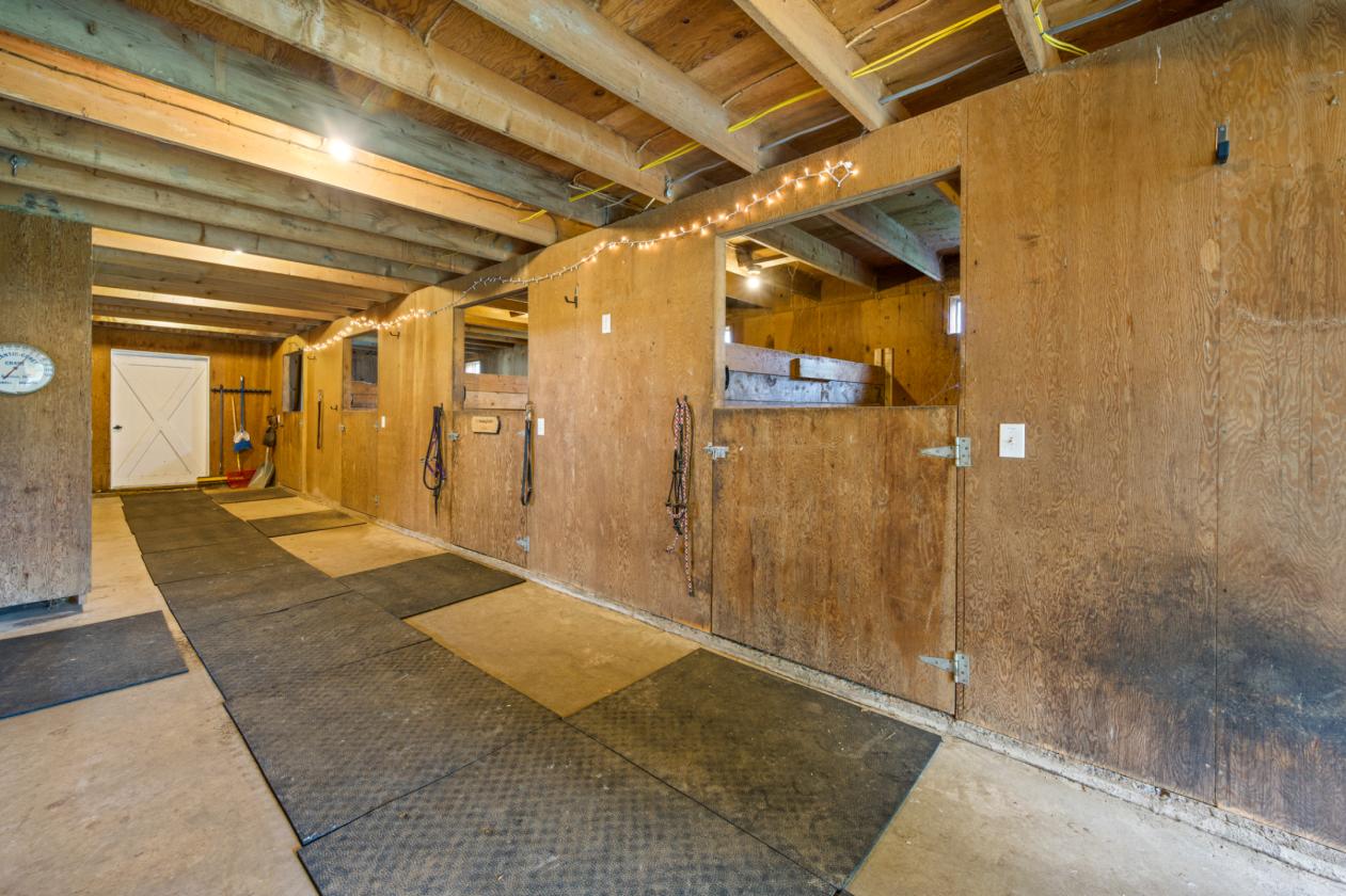 33.21 Acre Equestrian Estate With a Private Pond! - photo 4