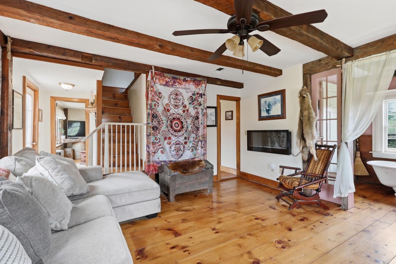 Equestrian Estate with Stunning Antique Farmhouse - photo 7