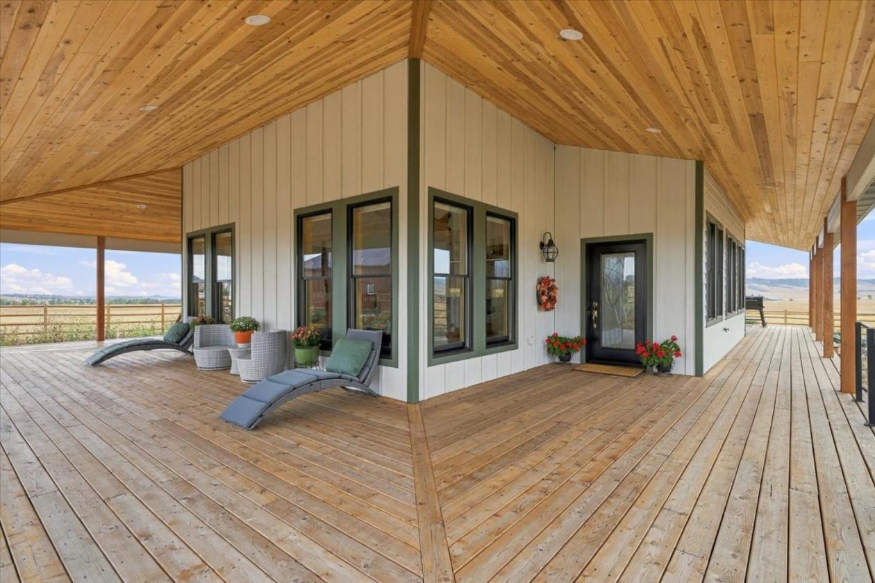 Bring Horses to gorgeous views and custom home! - photo 28